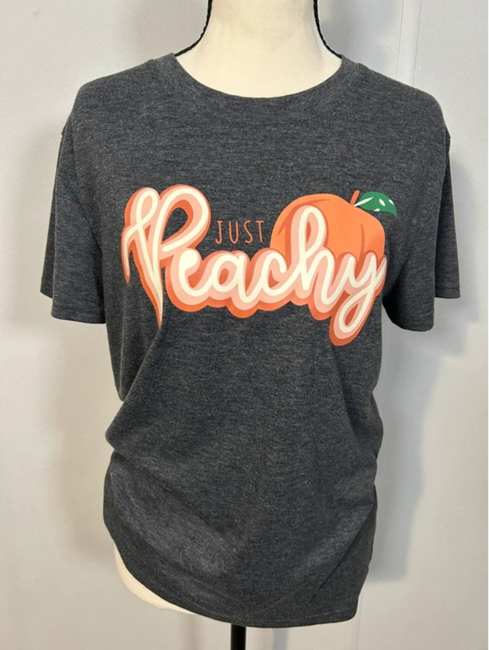 Just Peachy Graphic T-Shirt Women’s Small Dark Gray Peach Print
